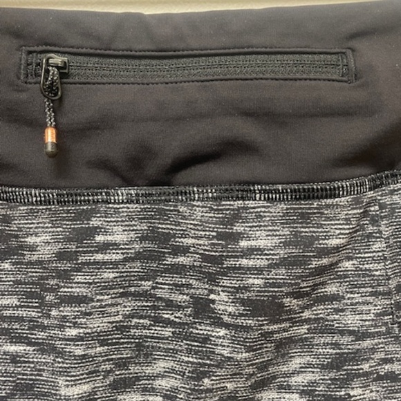 EUC Lululemon Pace Rival Skirt (Regular) Dramatic Static White Black - Picture 5 of 8